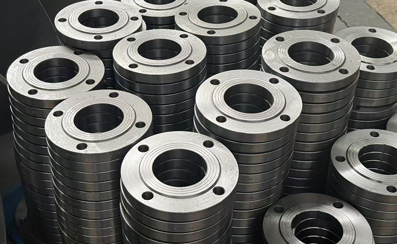 碳钢法兰与不锈钢法兰：哪种最适合您的管道系统？